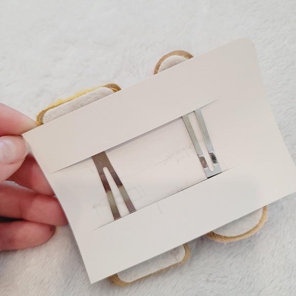 💕 NWOT 1 Pair Of Fluffy Hair Clips Pink and Yellow - Picture 9 of 9